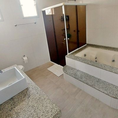 Apartamentos com 166m², 4 quartos, 1 suíte, 2 garagens, no bairro Capoeiras em Florianópolis