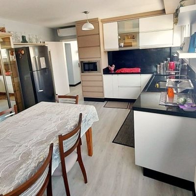 Apartamentos com 166m², 4 quartos, 1 suíte, 2 garagens, no bairro Capoeiras em Florianópolis