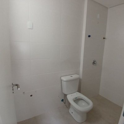 Apartamentos com 82m², 3 quartos, 1 suíte, 2 garagens, no bairro Campeche em Florianópolis