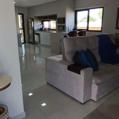 Casa em Condomínio com 186m², 3 quartos, 1 suíte, 2 garagens, no bairro São João Do Rio Vermelho em Florianópolis