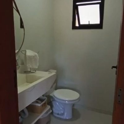 Casa em Condomínio com 186m², 3 quartos, 1 suíte, 2 garagens, no bairro São João Do Rio Vermelho em Florianópolis