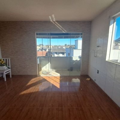 Predio com 221m², 3 garagens, no bairro Ingleses do Rio Vermelho em Florianópolis