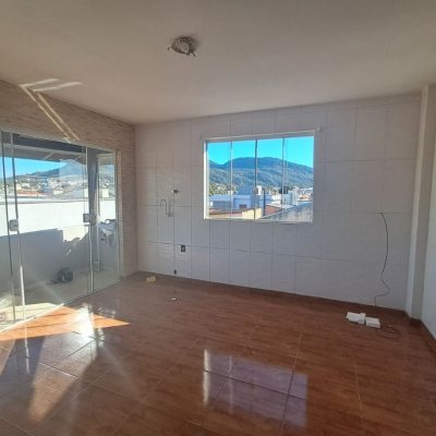 Predio com 221m², 3 garagens, no bairro Ingleses do Rio Vermelho em Florianópolis