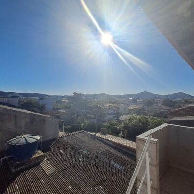 Predio com 221m², 3 garagens, no bairro Ingleses do Rio Vermelho em Florianópolis