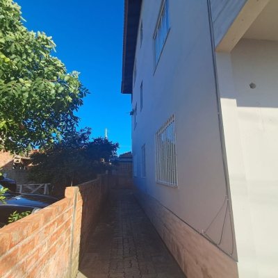 Predio com 221m², 3 garagens, no bairro Ingleses do Rio Vermelho em Florianópolis