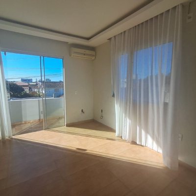 Predio com 221m², 3 garagens, no bairro Ingleses do Rio Vermelho em Florianópolis