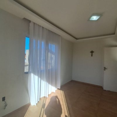 Predio com 221m², 3 garagens, no bairro Ingleses do Rio Vermelho em Florianópolis