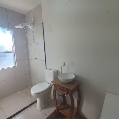 Predio com 221m², 3 garagens, no bairro Ingleses do Rio Vermelho em Florianópolis