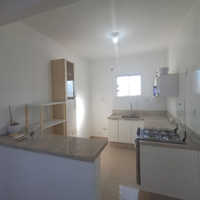 Predio com 221m², 3 garagens, no bairro Ingleses do Rio Vermelho em Florianópolis