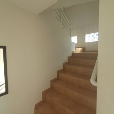 Predio com 221m², 3 garagens, no bairro Ingleses do Rio Vermelho em Florianópolis