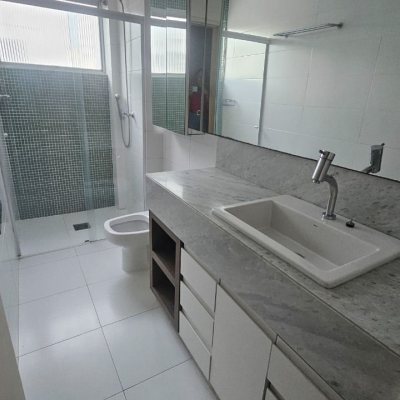 Apartamentos com 100m², 3 quartos, 1 suíte, 1 garagem, no bairro Centro em Florianópolis