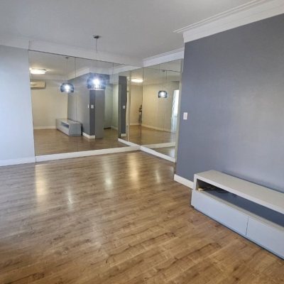 Apartamentos com 100m², 3 quartos, 1 suíte, 1 garagem, no bairro Centro em Florianópolis