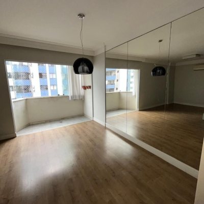 Apartamentos com 125m², 3 quartos, 1 suíte, 1 garagem, no bairro Centro em Florianópolis