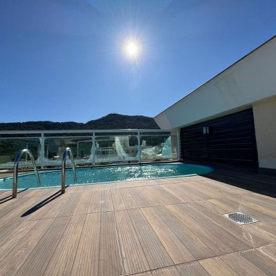 Cobertura com 199m², 3 quartos, 1 suíte, 2 garagens, no bairro Lagoa Da Conceição em Florianópolis