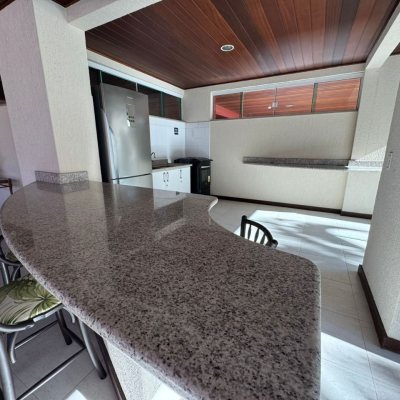 Cobertura com 199m², 3 quartos, 1 suíte, 2 garagens, no bairro Lagoa Da Conceição em Florianópolis