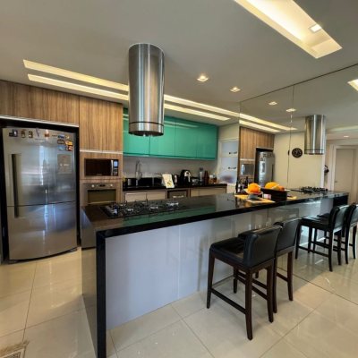 Cobertura com 199m², 3 quartos, 1 suíte, 2 garagens, no bairro Lagoa Da Conceição em Florianópolis