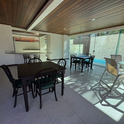 Cobertura com 199m², 3 quartos, 1 suíte, 2 garagens, no bairro Lagoa Da Conceição em Florianópolis