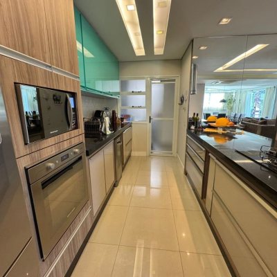 Cobertura com 199m², 3 quartos, 1 suíte, 2 garagens, no bairro Lagoa Da Conceição em Florianópolis