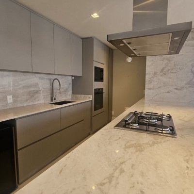 Apartamentos com 52m², 1 quarto, 1 suíte, 1 garagem, no bairro Jurerê Internacional em Florianópolis