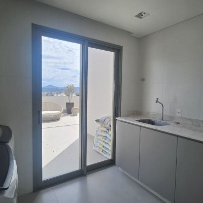 Apartamentos com 52m², 1 quarto, 1 suíte, 1 garagem, no bairro Jurerê Internacional em Florianópolis