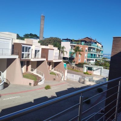 Casa em Condomínio com 335m², 3 quartos, 3 suítes, 3 garagens, no bairro Cacupé em Florianópolis