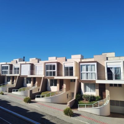 Casa em Condomínio com 335m², 3 quartos, 3 suítes, 3 garagens, no bairro Cacupé em Florianópolis