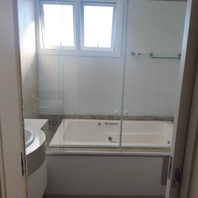 Casa em Condomínio com 335m², 3 quartos, 3 suítes, 3 garagens, no bairro Cacupé em Florianópolis