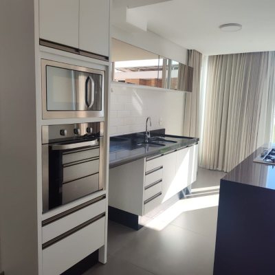 Casa em Condomínio com 335m², 3 quartos, 3 suítes, 3 garagens, no bairro Cacupé em Florianópolis