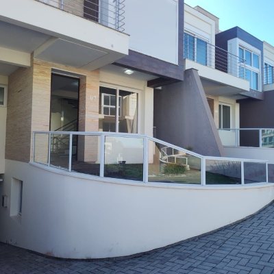 Casa em Condomínio com 335m², 3 quartos, 3 suítes, 3 garagens, no bairro Cacupé em Florianópolis