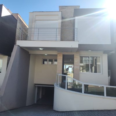 Casa em Condomínio com 335m², 3 quartos, 3 suítes, 3 garagens, no bairro Cacupé em Florianópolis