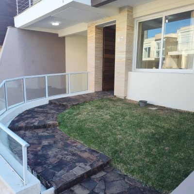 Casa em Condomínio com 335m², 3 quartos, 3 suítes, 3 garagens, no bairro Cacupé em Florianópolis