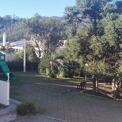 Casa em Condomínio com 335m², 3 quartos, 3 suítes, 3 garagens, no bairro Cacupé em Florianópolis