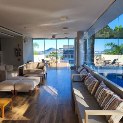 Casa em Condomínio com 335m², 3 quartos, 3 suítes, 3 garagens, no bairro Cacupé em Florianópolis