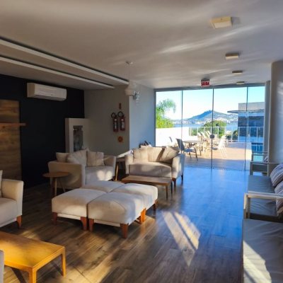 Casa em Condomínio com 335m², 3 quartos, 3 suítes, 3 garagens, no bairro Cacupé em Florianópolis