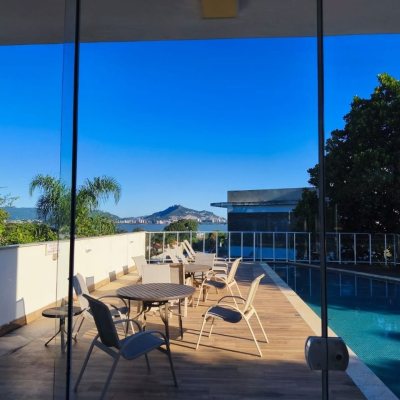 Casa em Condomínio com 335m², 3 quartos, 3 suítes, 3 garagens, no bairro Cacupé em Florianópolis