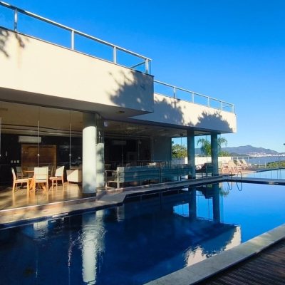 Casa em Condomínio com 335m², 3 quartos, 3 suítes, 3 garagens, no bairro Cacupé em Florianópolis