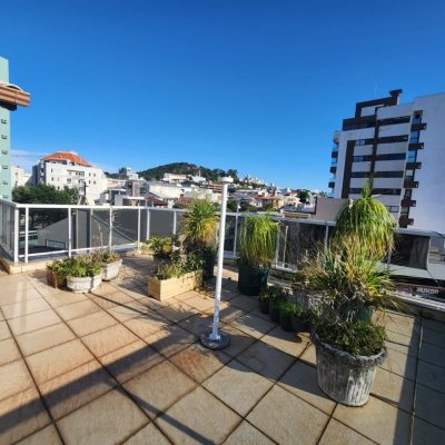 Cobertura com 226m², 3 quartos, 1 suíte, 2 garagens, no bairro Coqueiros em Florianópolis