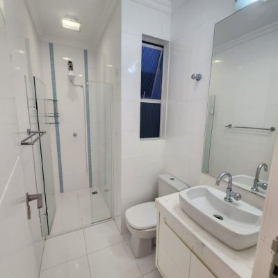 Cobertura com 226m², 3 quartos, 1 suíte, 2 garagens, no bairro Coqueiros em Florianópolis