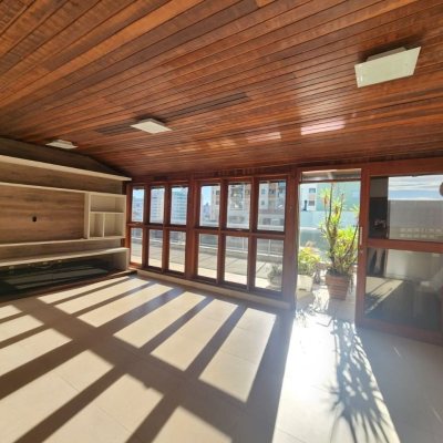 Cobertura com 226m², 3 quartos, 1 suíte, 2 garagens, no bairro Coqueiros em Florianópolis