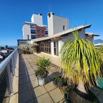 Cobertura com 226m², 3 quartos, 1 suíte, 2 garagens, no bairro Coqueiros em Florianópolis