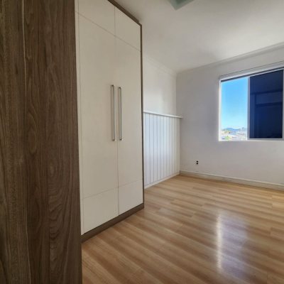 Cobertura com 226m², 3 quartos, 1 suíte, 2 garagens, no bairro Coqueiros em Florianópolis