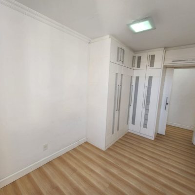 Cobertura com 226m², 3 quartos, 1 suíte, 2 garagens, no bairro Coqueiros em Florianópolis