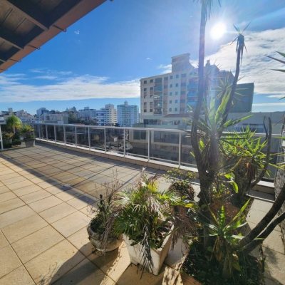 Cobertura com 226m², 3 quartos, 1 suíte, 2 garagens, no bairro Coqueiros em Florianópolis