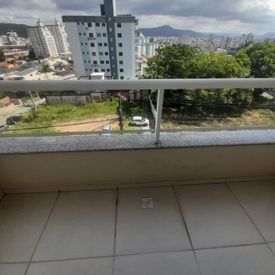 Apartamentos com 80m², 2 quartos, 1 suíte, 1 garagem, no bairro Barreiros em São José