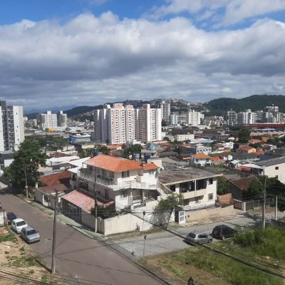 Apartamentos com 80m², 2 quartos, 1 suíte, 1 garagem, no bairro Barreiros em São José