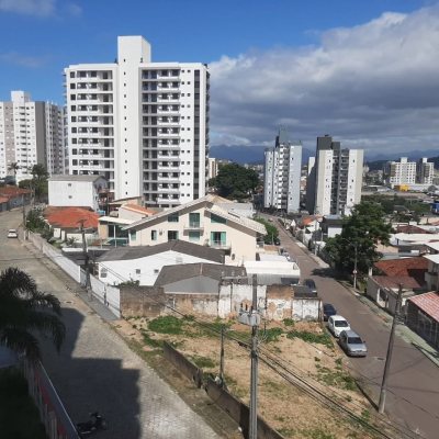 Apartamentos com 80m², 2 quartos, 1 suíte, 1 garagem, no bairro Barreiros em São José