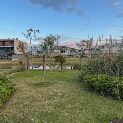 Casa em Condomínio com 275m², 4 quartos, 4 suítes, 4 garagens, no bairro Pedra Branca em Palhoça