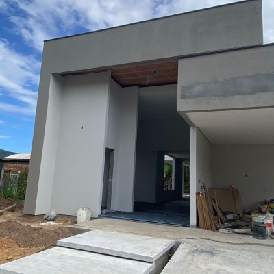 Casa em Condomínio com 181m², 3 quartos, 3 suítes, 2 garagens, no bairro Canasvieiras em Florianópolis