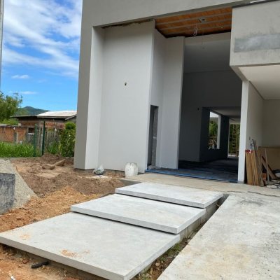 Casa em Condomínio com 181m², 3 quartos, 3 suítes, 2 garagens, no bairro Canasvieiras em Florianópolis