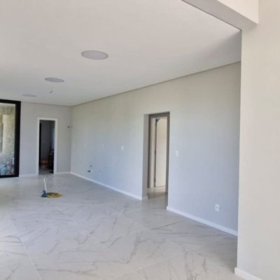 Casa em Condomínio com 181m², 3 quartos (sendo 3 suítes), 2 garagens, no bairro Canasvieiras em Florianópolis